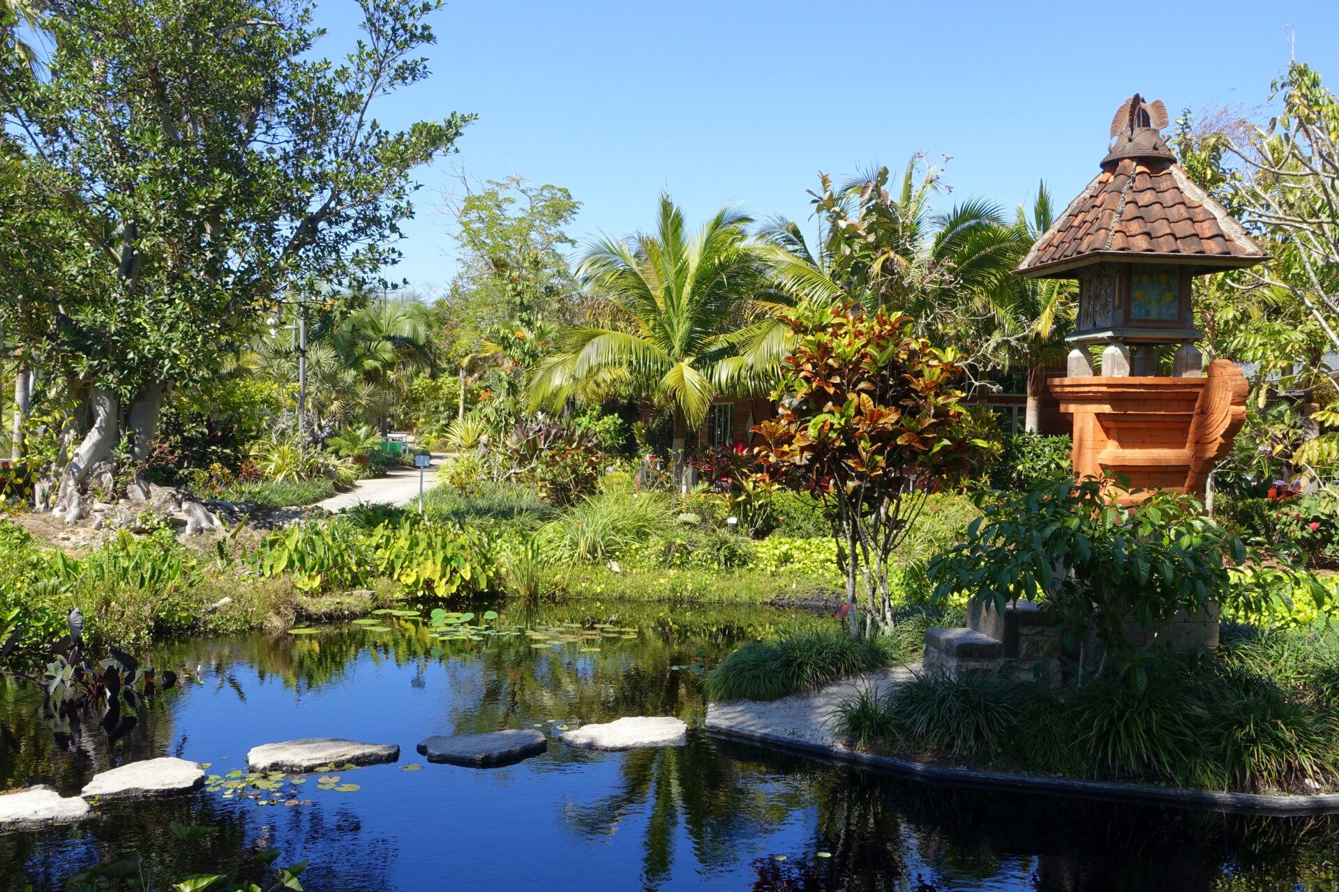 Balinese Shrine Naples Botanical Garden Naples, Florida DSC09766