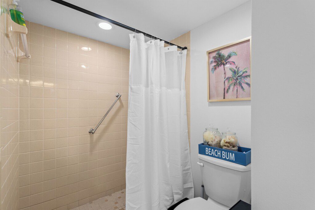 48517302e9d048ac8e9ada8a3562f404 LargeOriginal.jpg